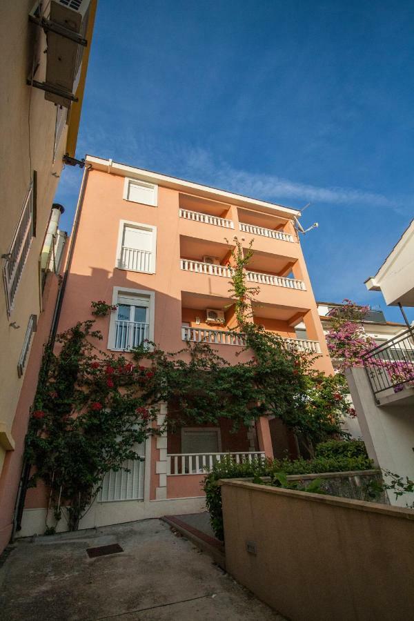 Apartments Knezovic Градац Экстерьер фото